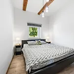 Pod Vinicemi Guest house 3*