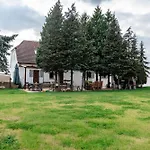 Pod Vinicemi Guest house 3*