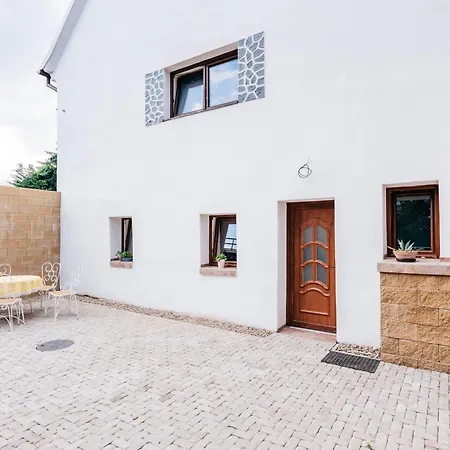 Guest house Pod Vinicemi *